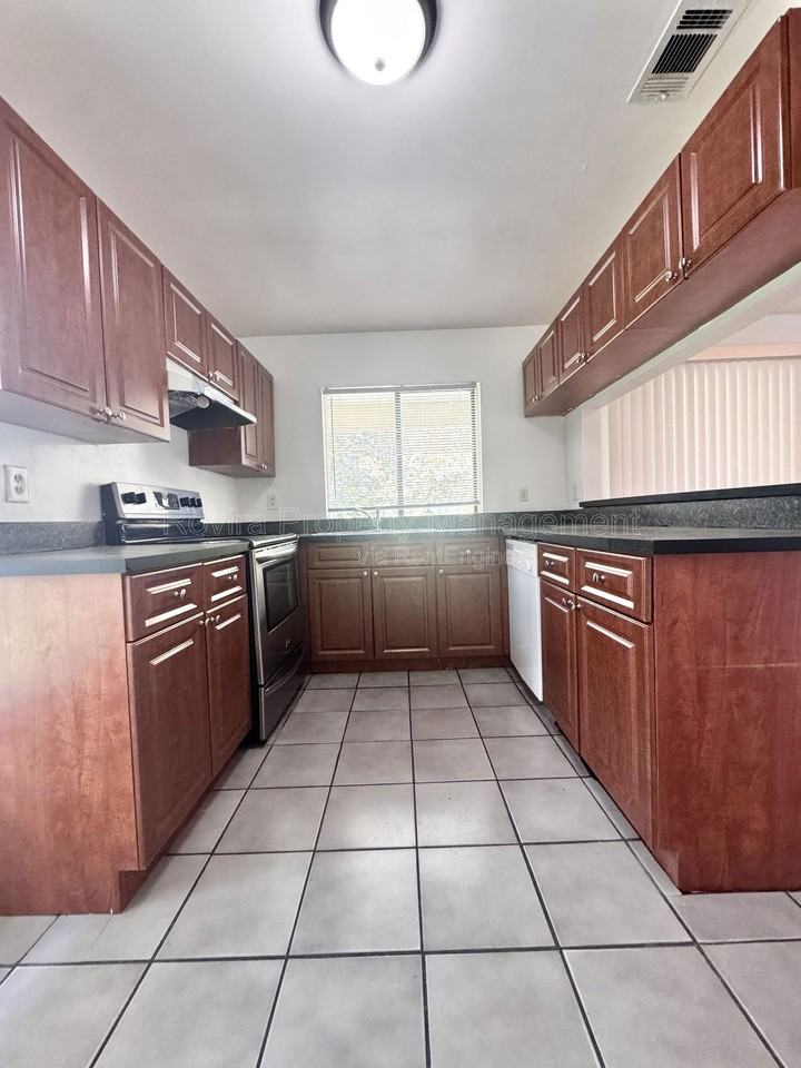 708 Green Ct - Photo 4 of 10