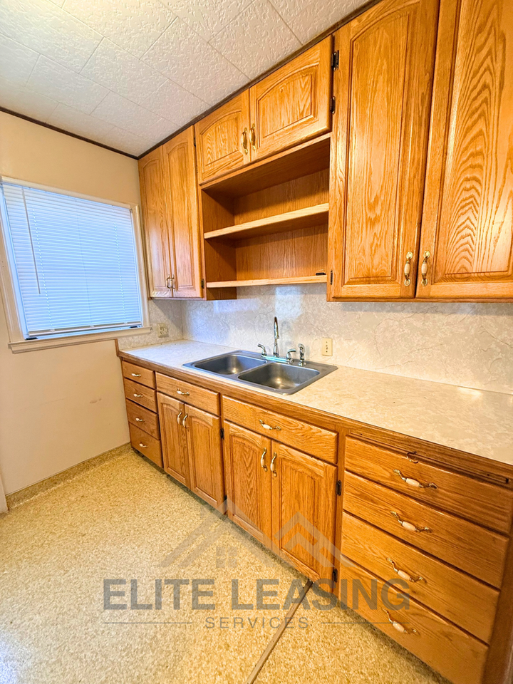 1120 Sw Jane Ave - Photo 3 of 9