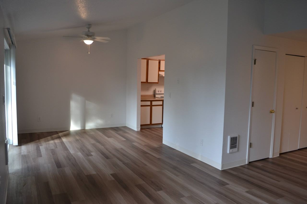 London Pointe Apartments - Photo 4 of 20