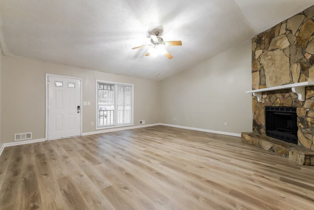 2193 Cruse Rd - Photo 4 of 16