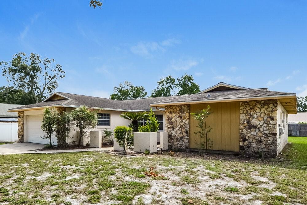 8564 Cedar Cove Dr - Photo 3 of 16