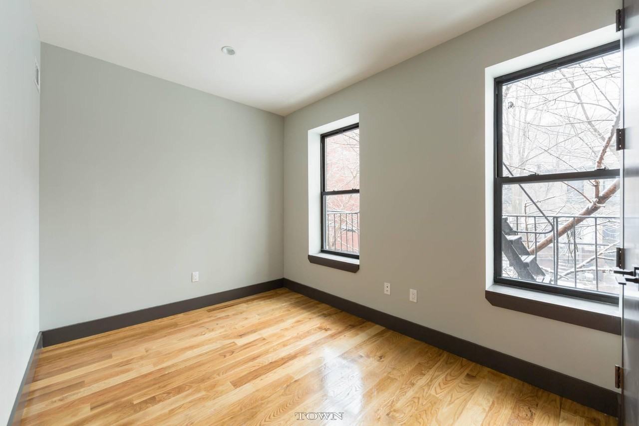 1066 Park Pl #2F - Photo 2 of 6