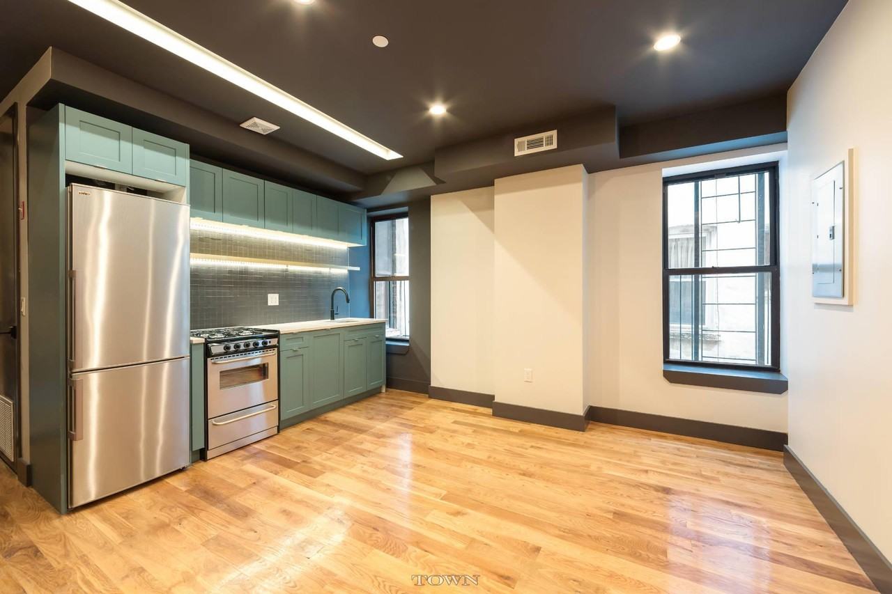 1066 Park Pl #2F - Photo 3 of 6