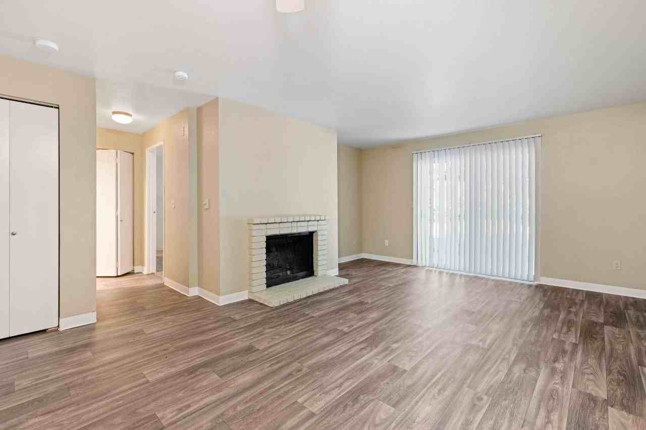 Saratoga - Photo 6 of 38