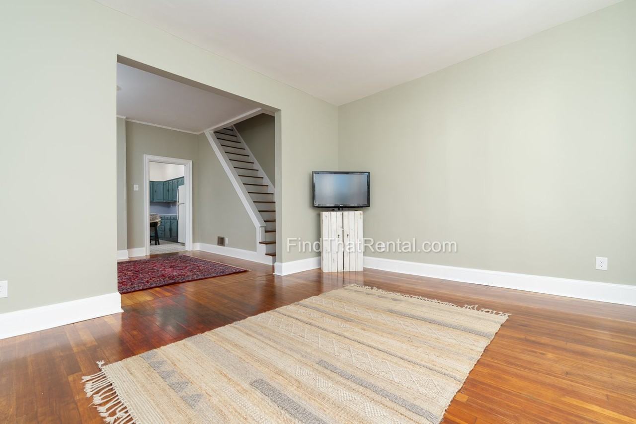 423 N Bedford St - Photo 7 of 32