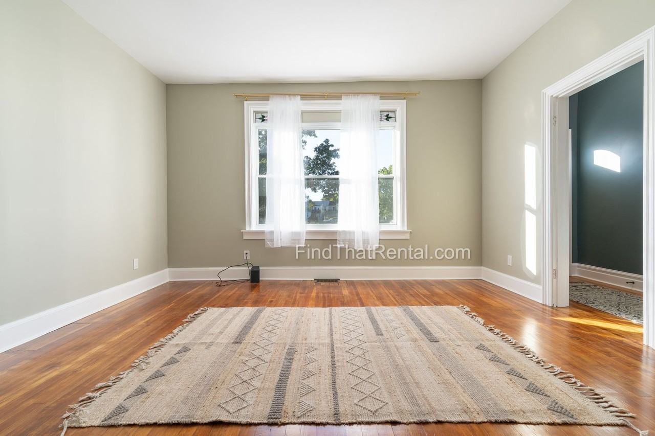 423 N Bedford St - Photo 7 of 32