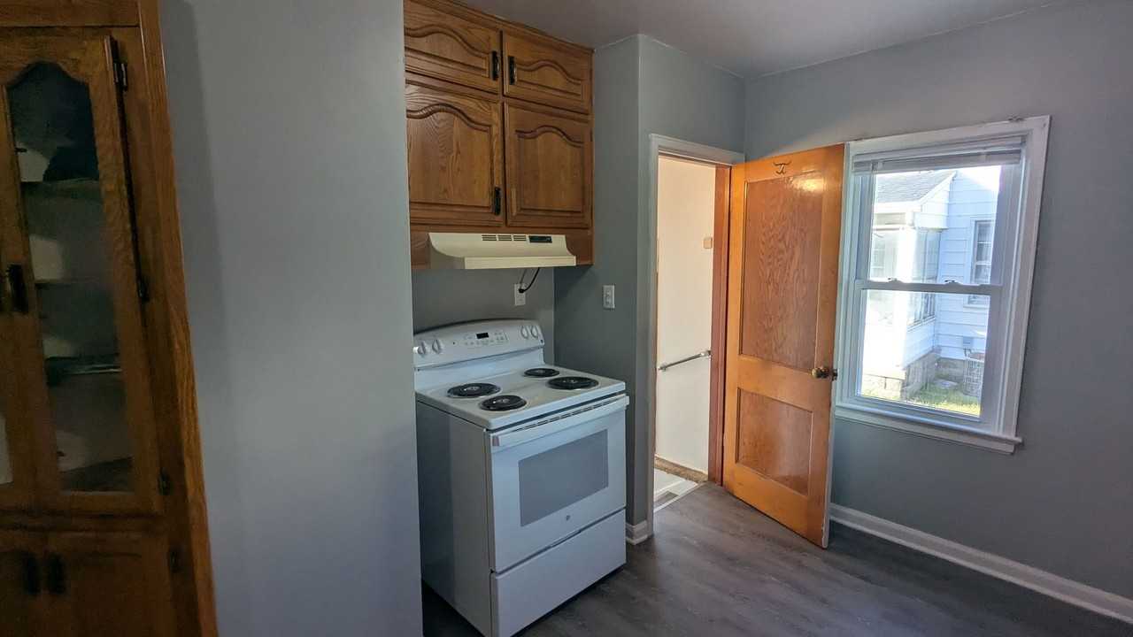 2846 E 4th St - Photo 2 of 10