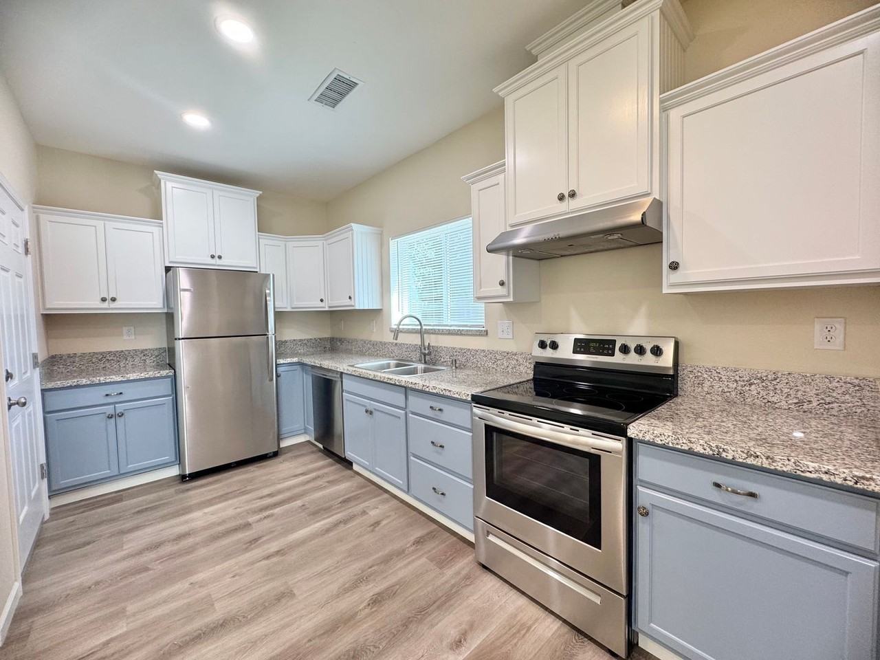 Pre-leasing for Summer 2027! - Photo 4 of 35