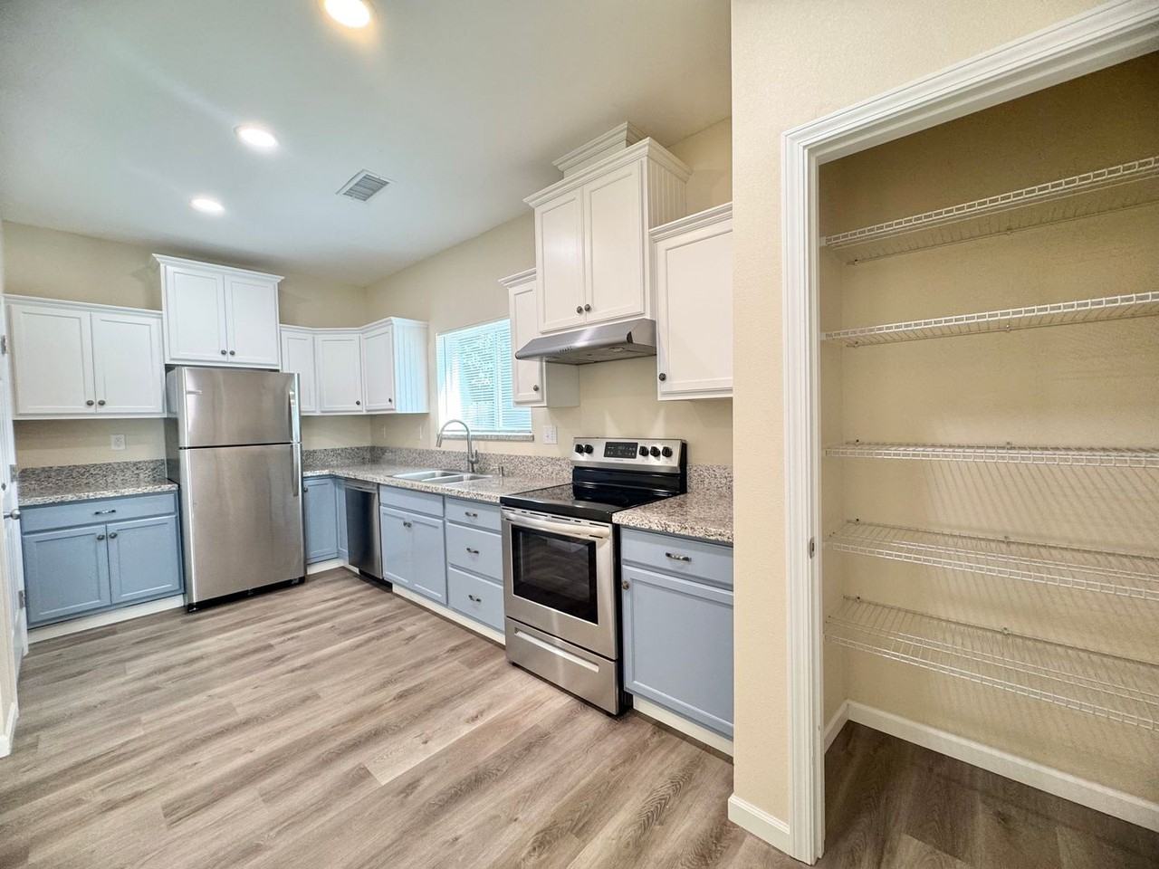 Pre-leasing for Summer 2027! - Photo 5 of 35