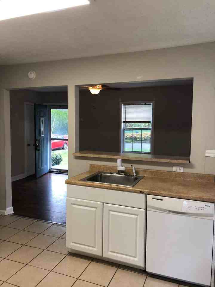 413 Theresa Avenue - Photo 4 of 11