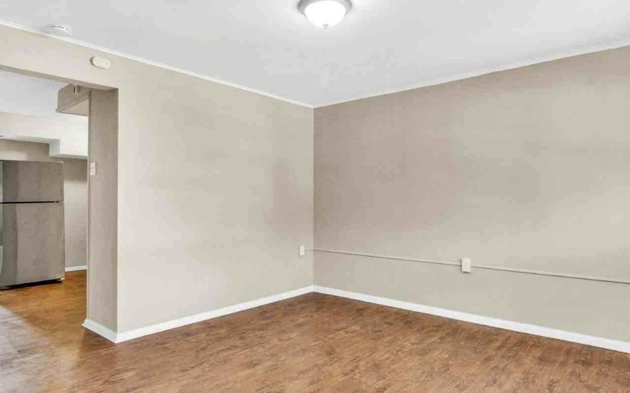 592 Lincoln St - Photo 4 of 19