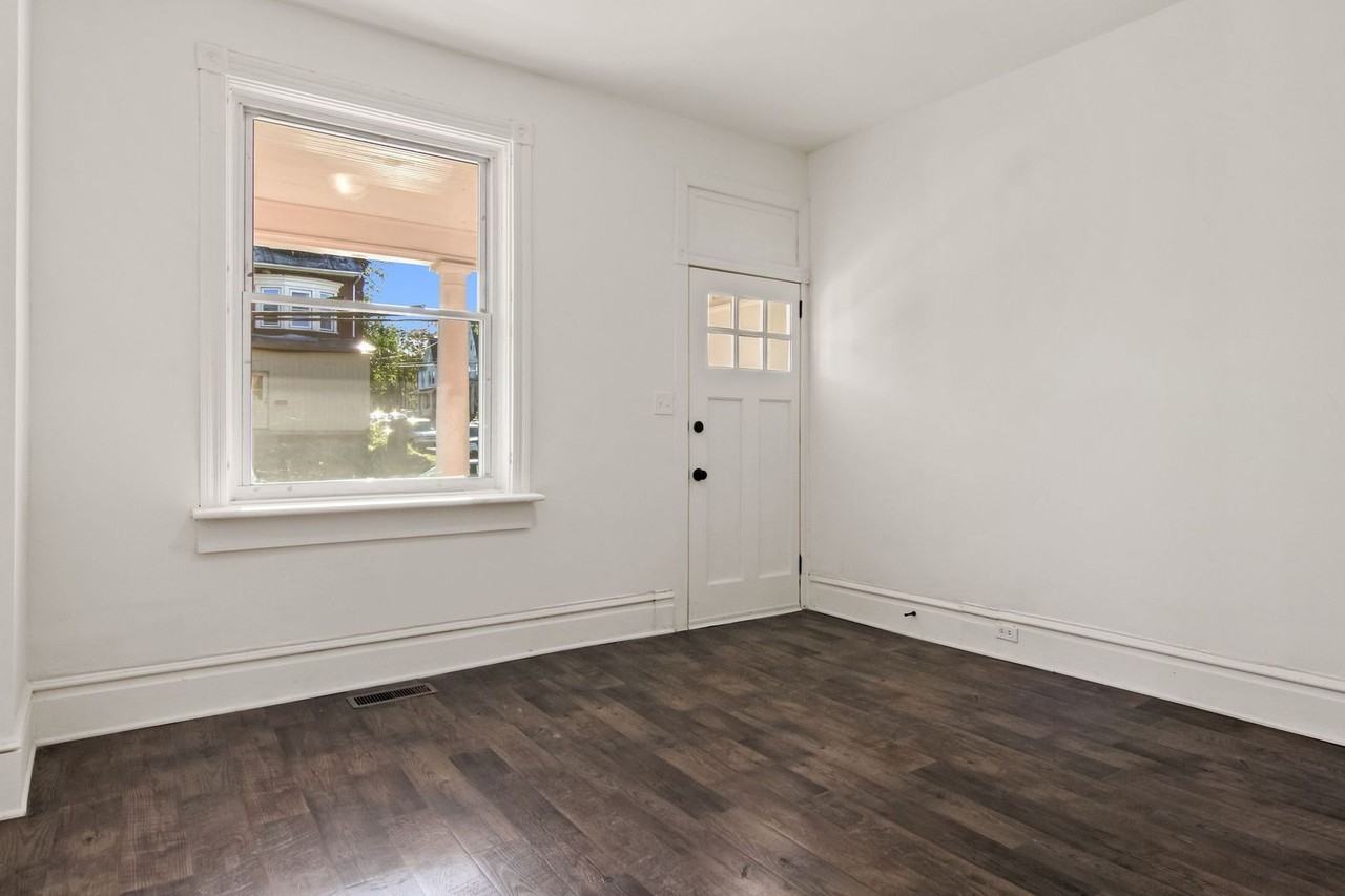 802 N 18th St - Photo 3 of 19