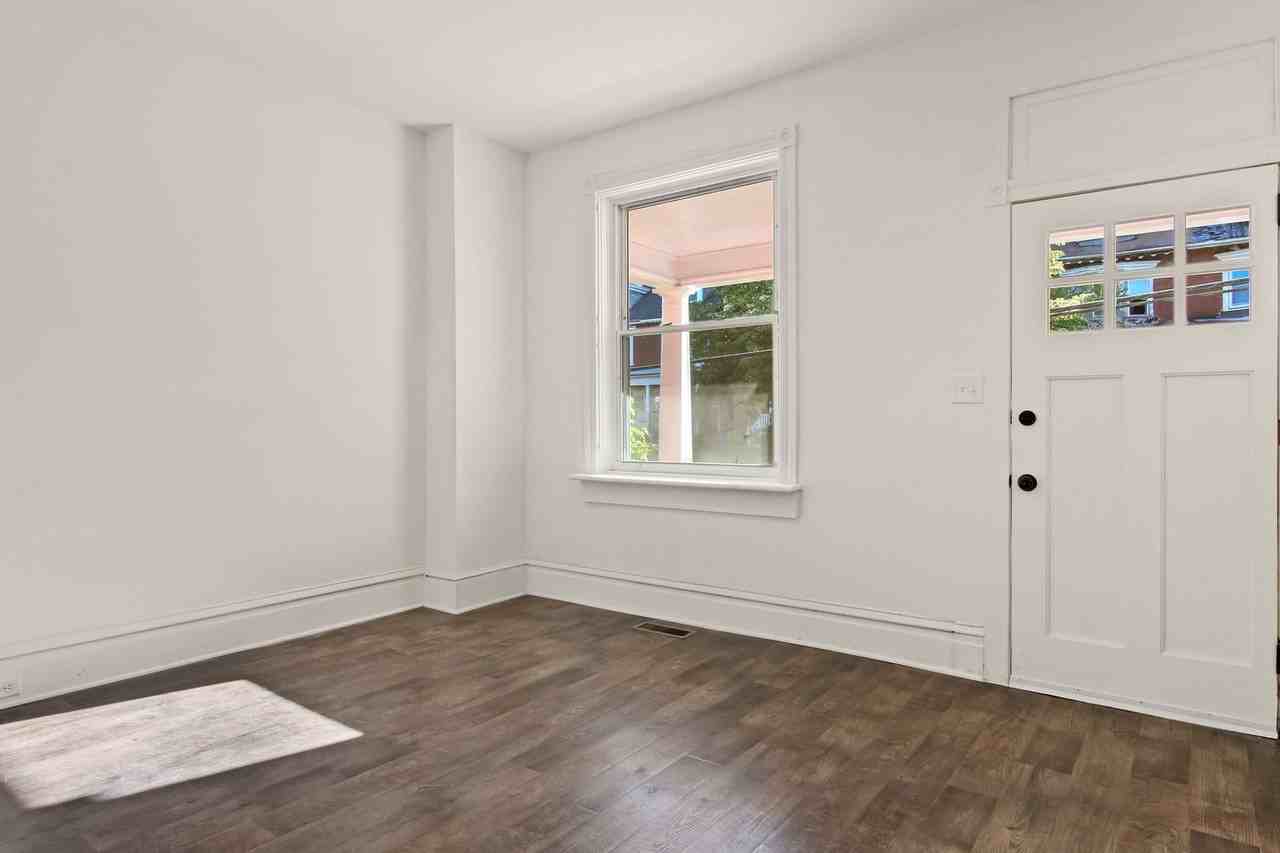 802 N 18th St - Photo 4 of 19