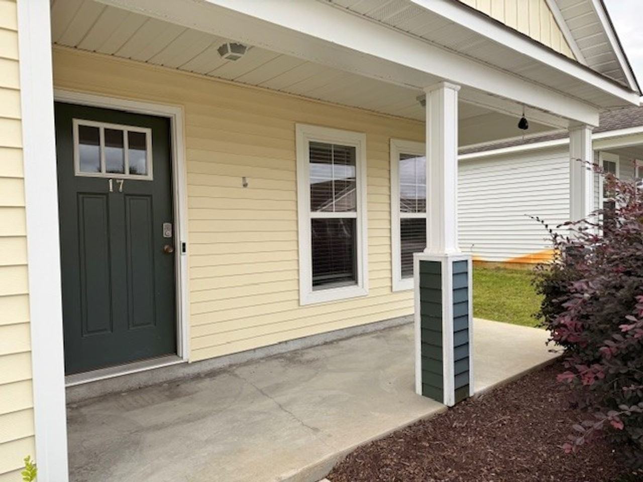 17 Biscayne Dr - Photo 2 of 21