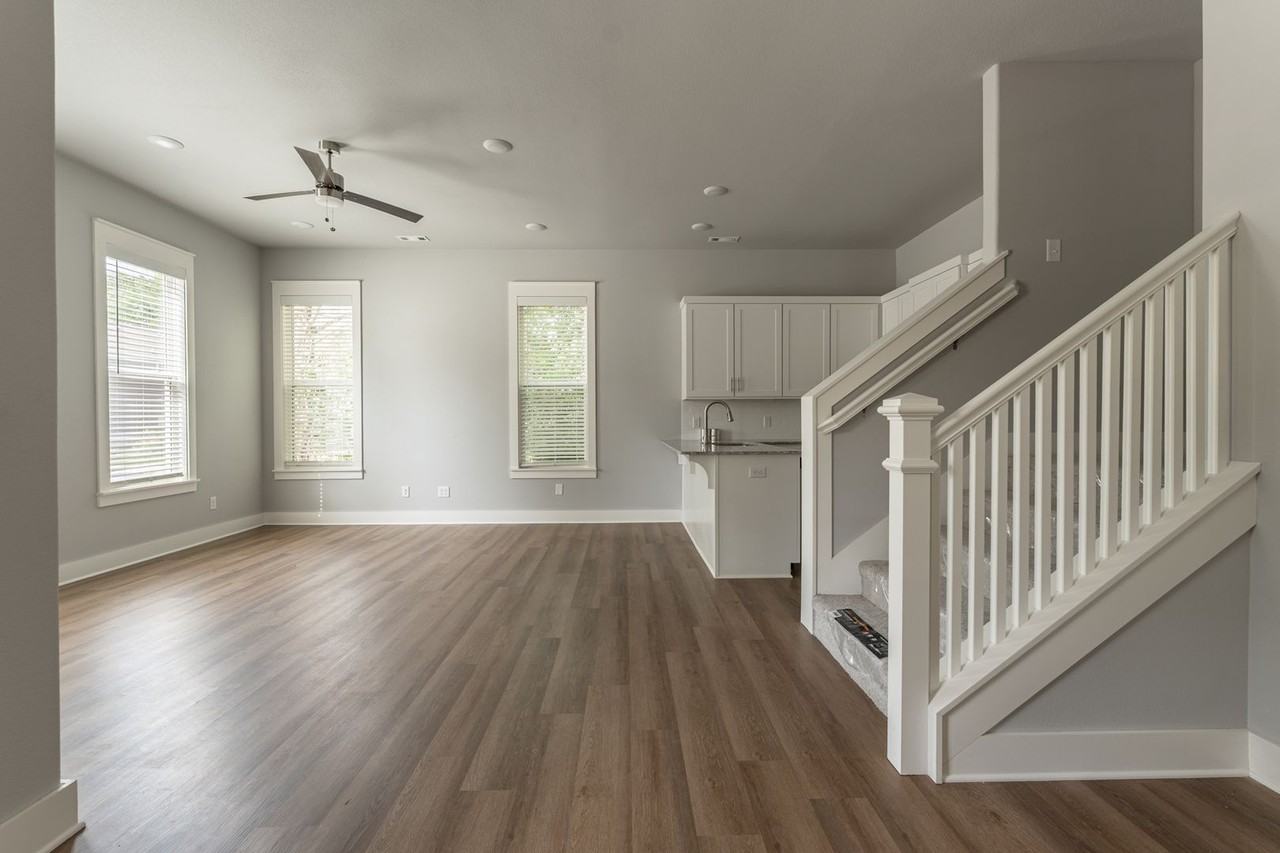 354 E 10th St - Photo 3 of 24