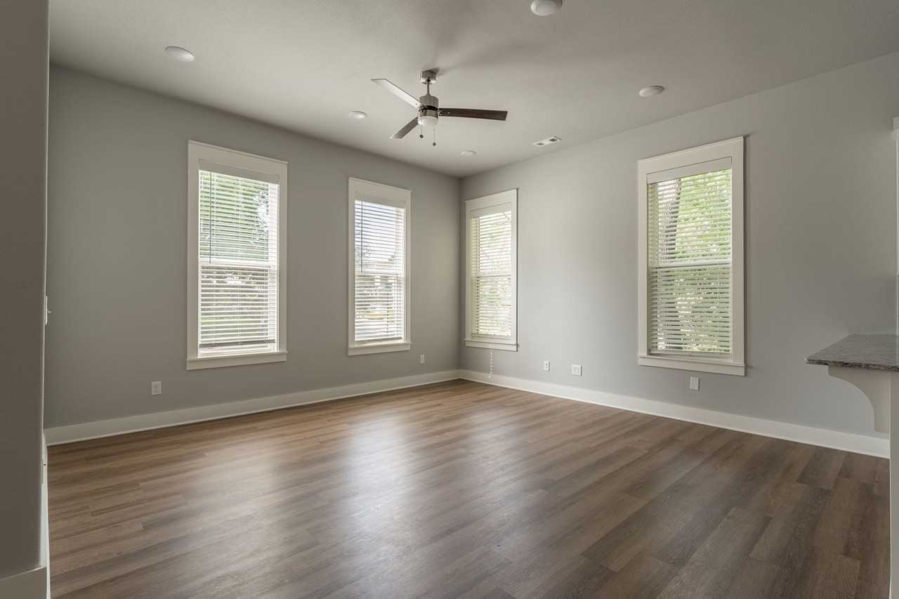 354 E 10th St - Photo 4 of 24