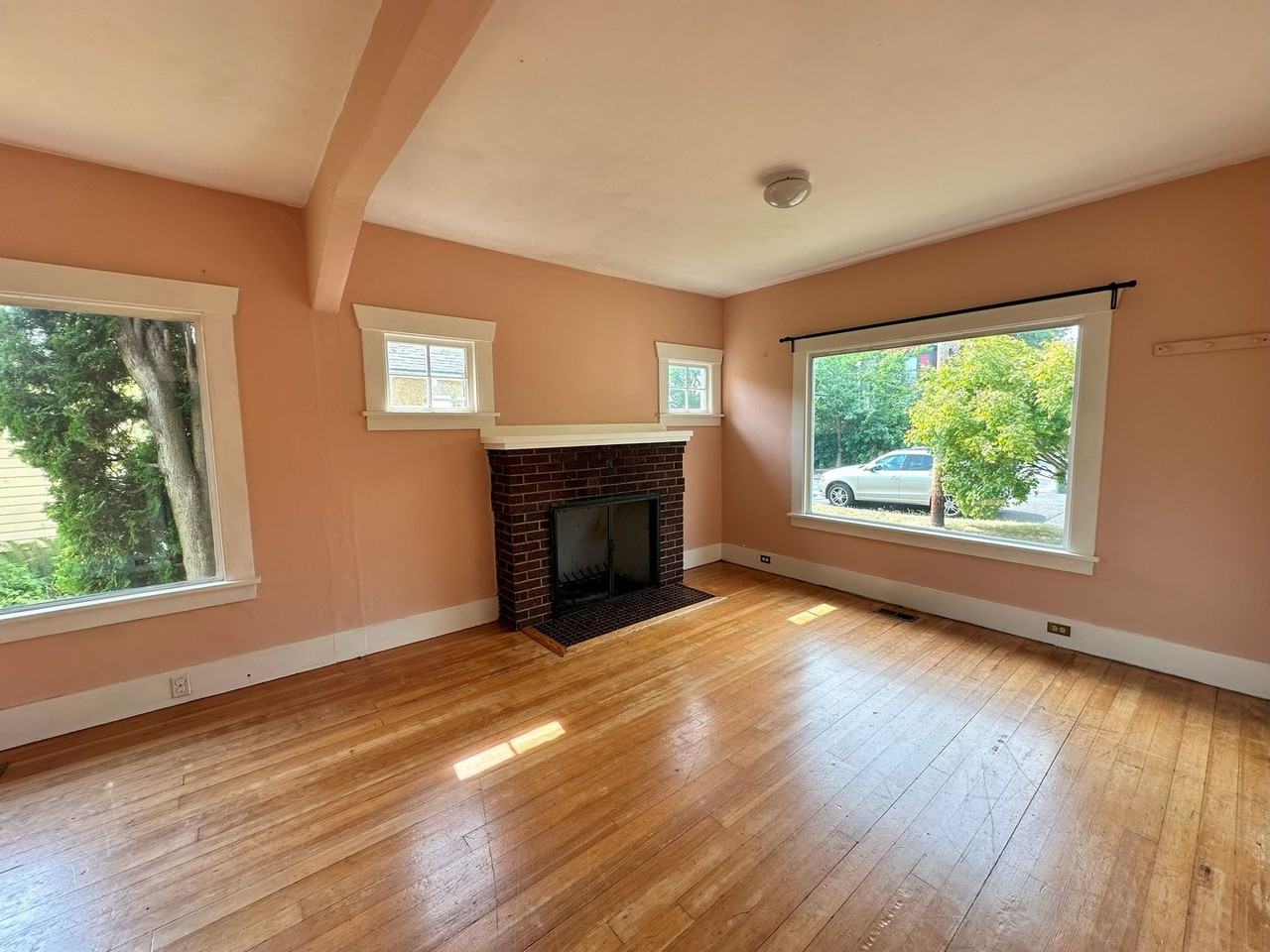 2306 C St - Photo 3 of 28