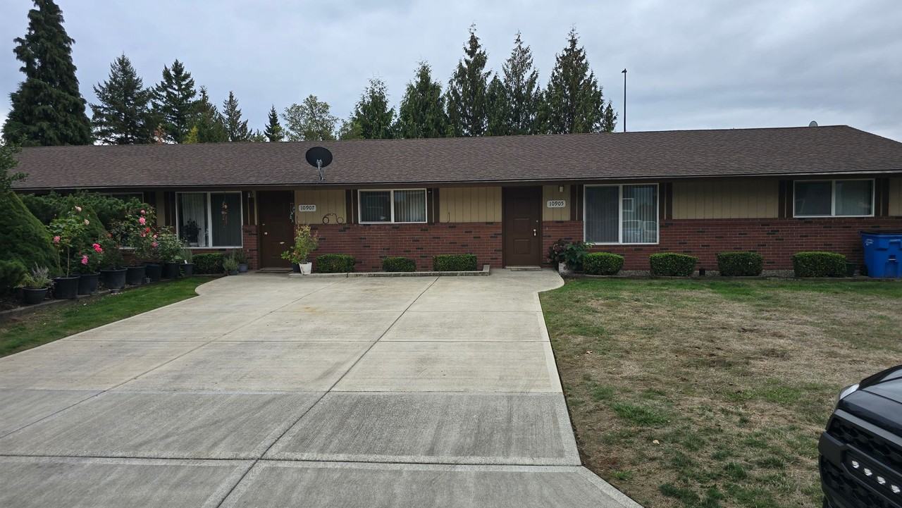 10905 Northeast 6th Street - Photo 5 of 7