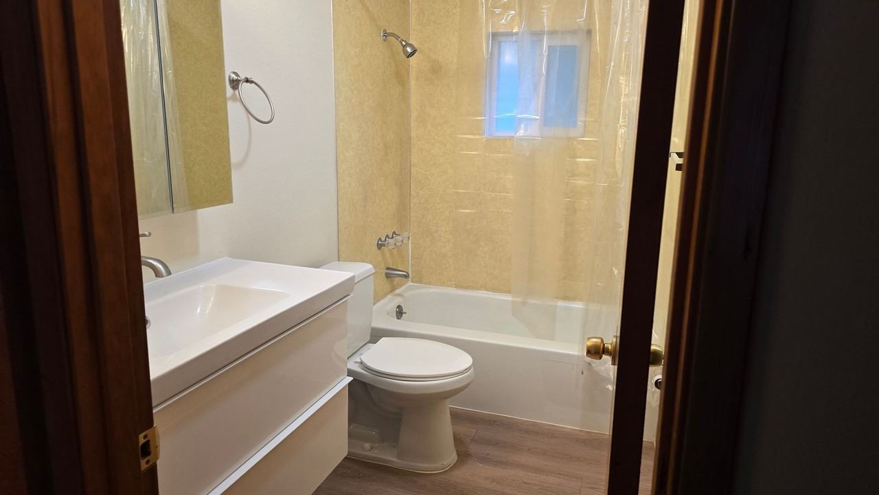 10905 Northeast 6th Street - Photo 7 of 7