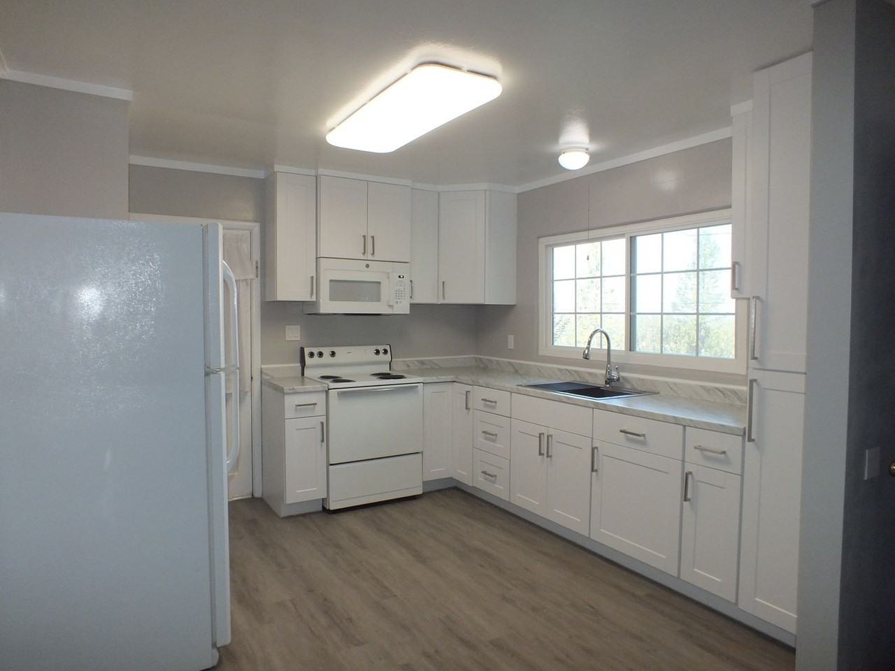 1011 Pardi Way - Photo 3 of 15