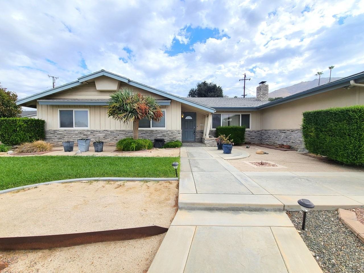 12149 Country Club Ln - Photo 3 of 24