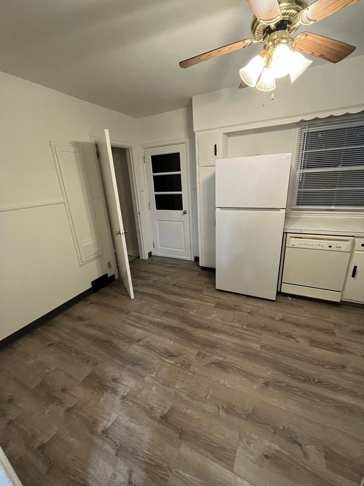 1504 W Gate Pkwy - Photo 2 of 11