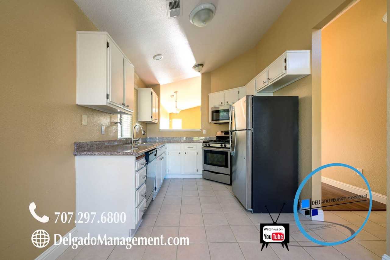 1031 Pueblo Ct - Photo 3 of 20