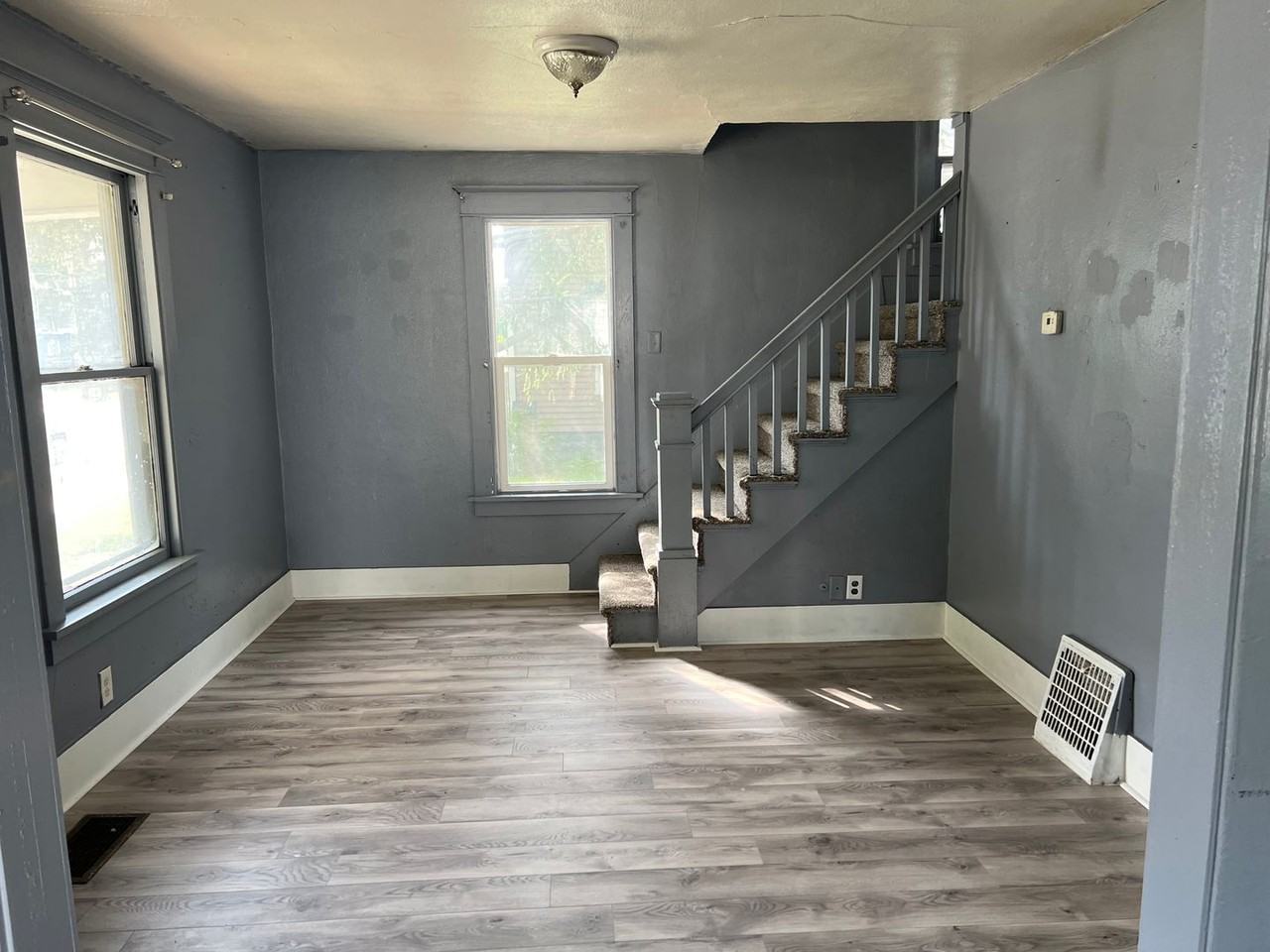 709 E Memorial Dr - Photo 3 of 22