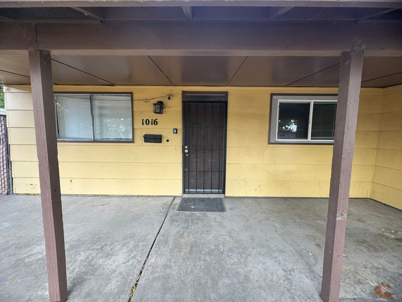 1016 Fremont Blvd - Photo 2 of 17