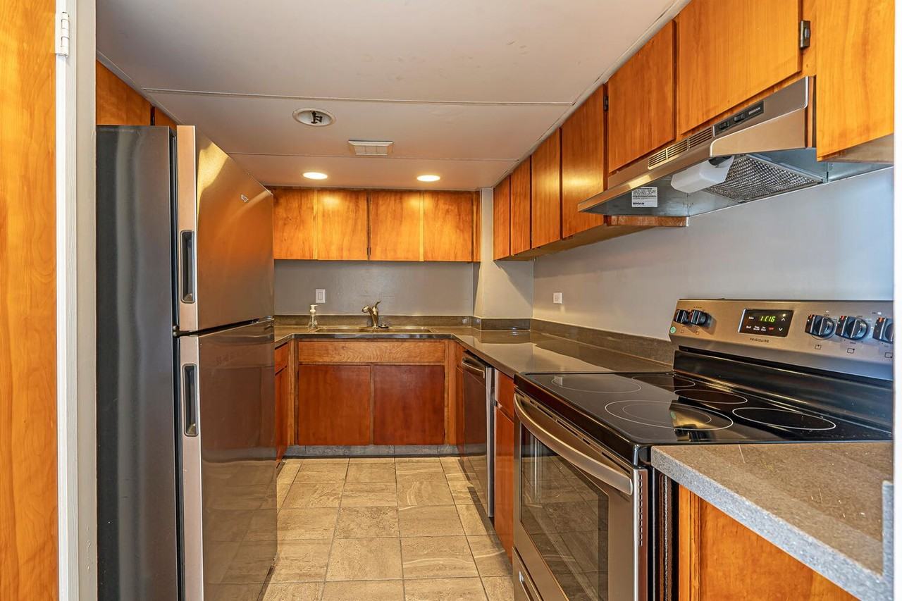 2499 Kapiolani Blvd #703 - Photo 5 of 17