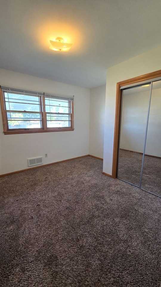 2736 Fairlane Ave - Photo 3 of 7
