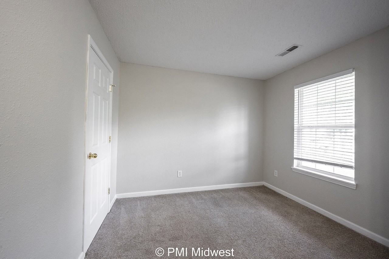 19496 Prairie Crossing Drive - Photo 2 of 23