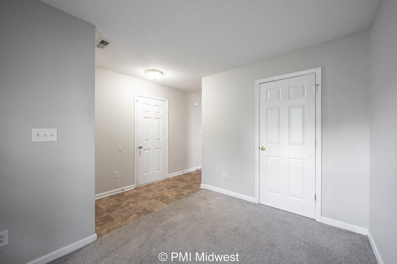 19496 Prairie Crossing Drive - Photo 3 of 23