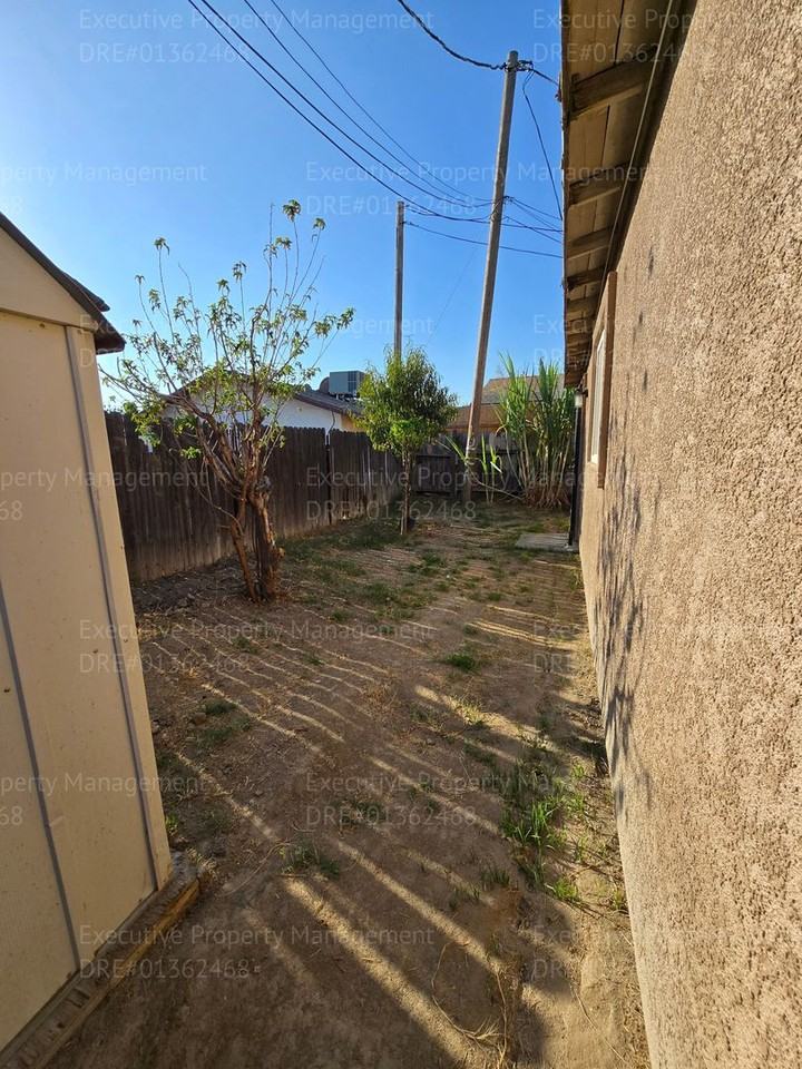 2348 S K St - Photo 2 of 33