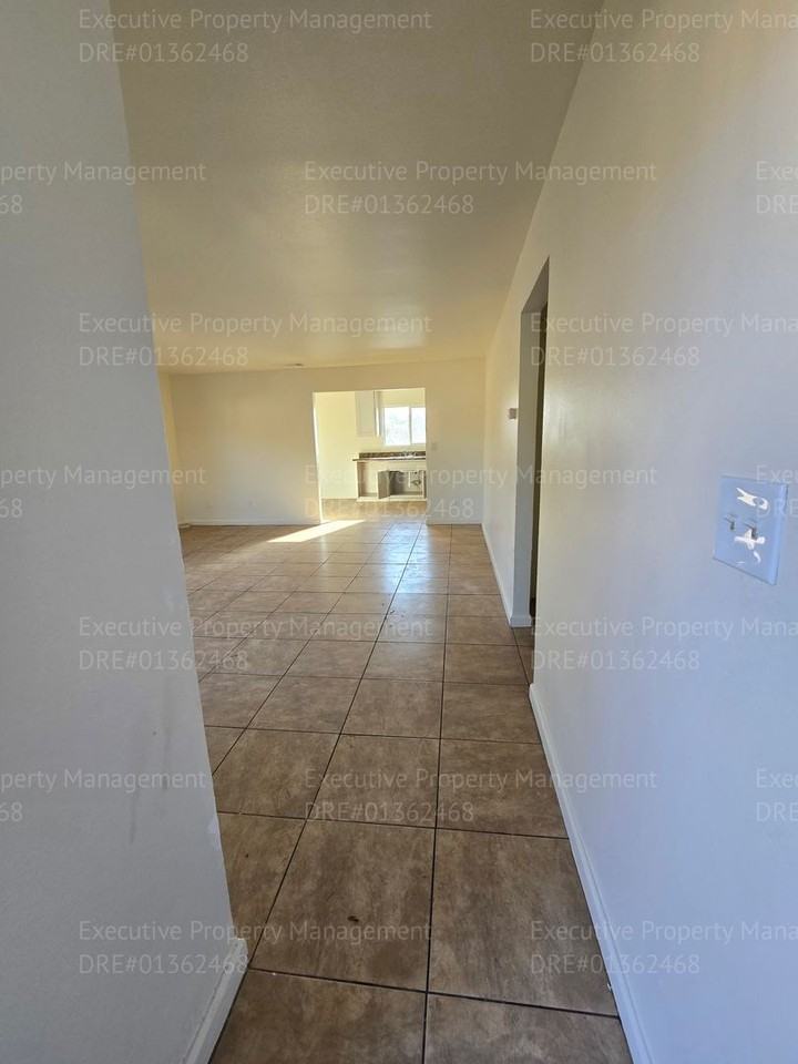 2348 S K St - Photo 3 of 33
