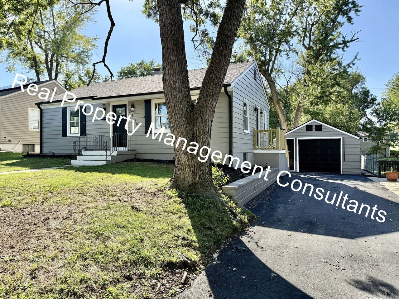2334 S Hall Rd - Photo 2 of 32