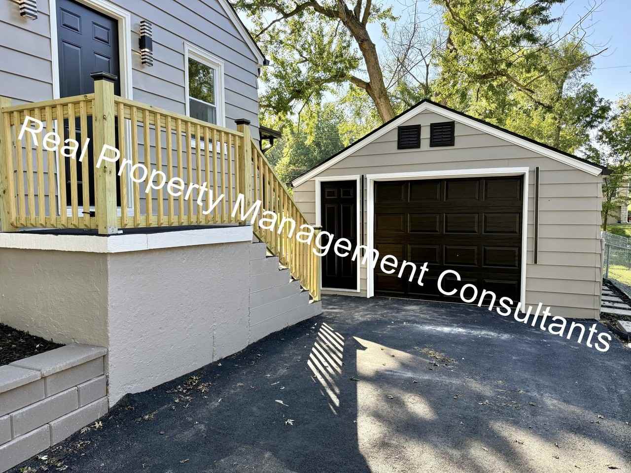 2334 S Hall Rd - Photo 3 of 32