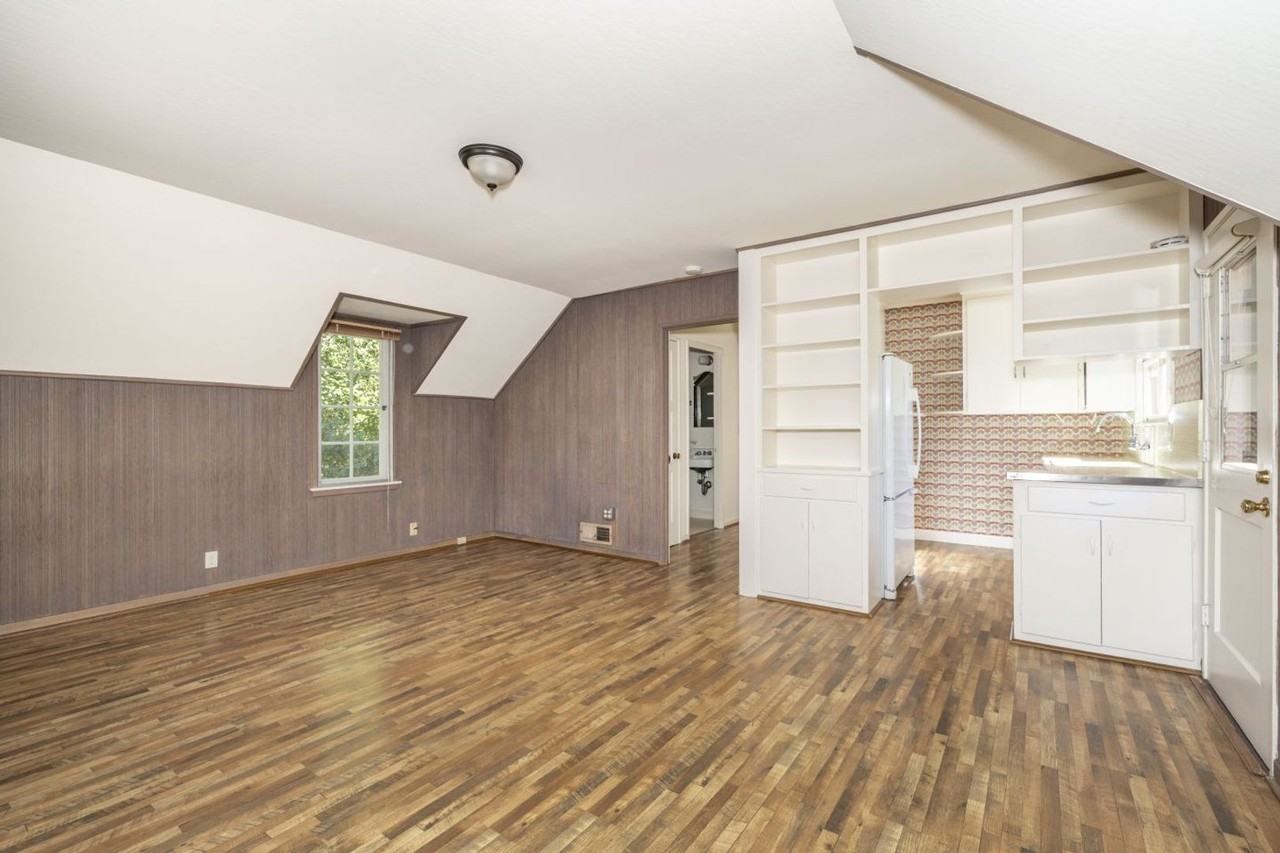 1451 Edgewood Dr - Photo 3 of 12