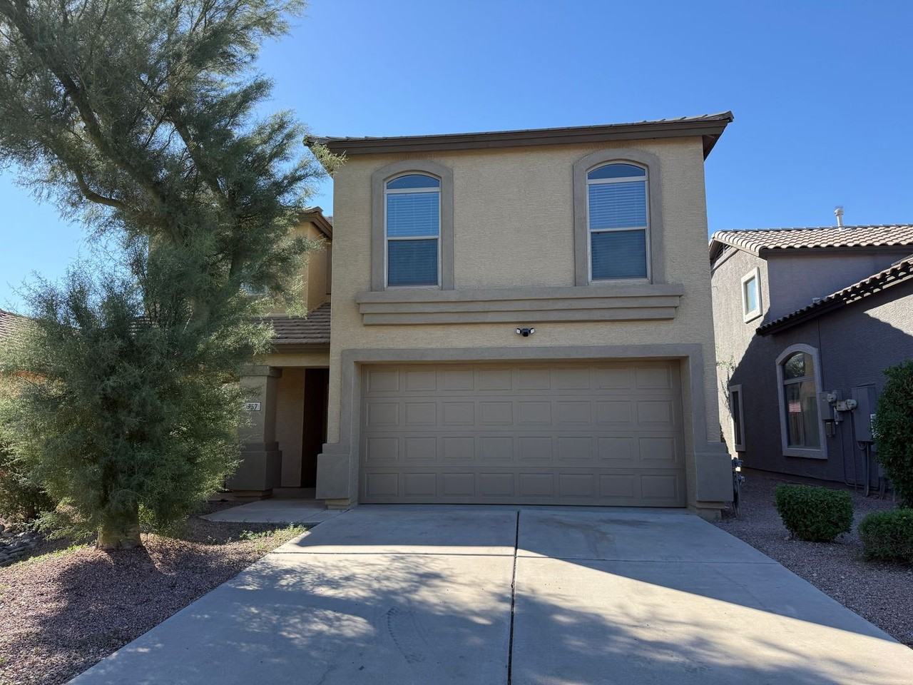 957 E Mountain View Rd - Photo 2 of 18