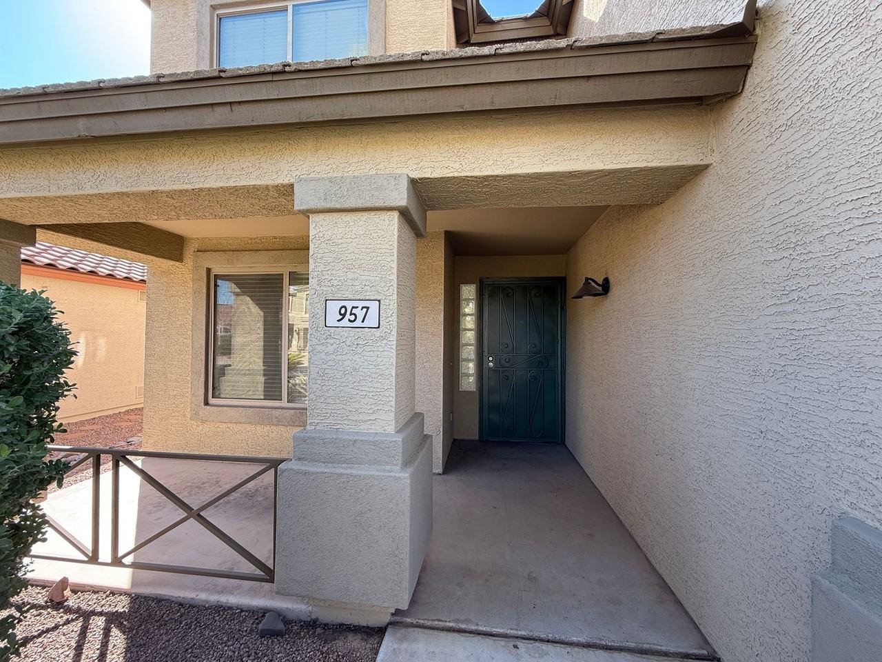 957 E Mountain View Rd - Photo 3 of 18