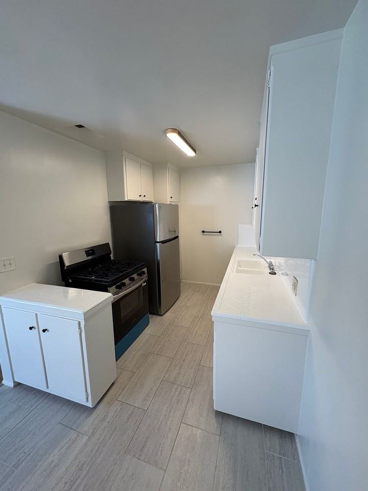 7832 West Manchester Avenue - Photo 5 of 13