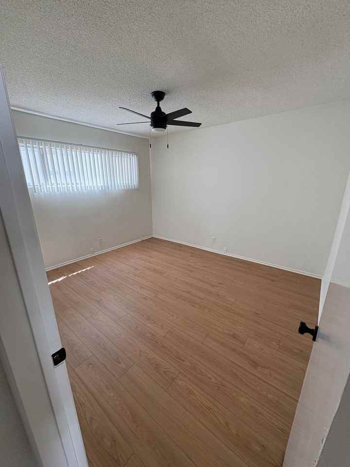 7832 West Manchester Avenue - Photo 7 of 13