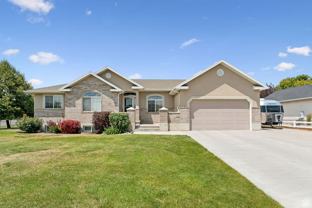 868 Brandon Dr - Photo 1 of 1