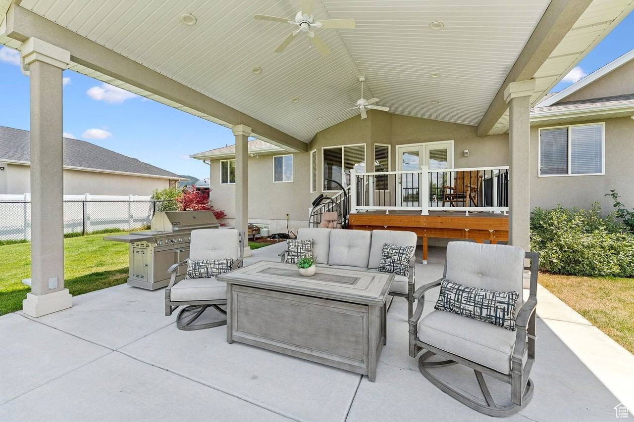 868 Brandon Dr - Photo 2 of 50