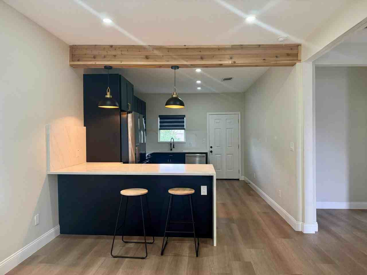 113 Thelka - Photo 3 of 16