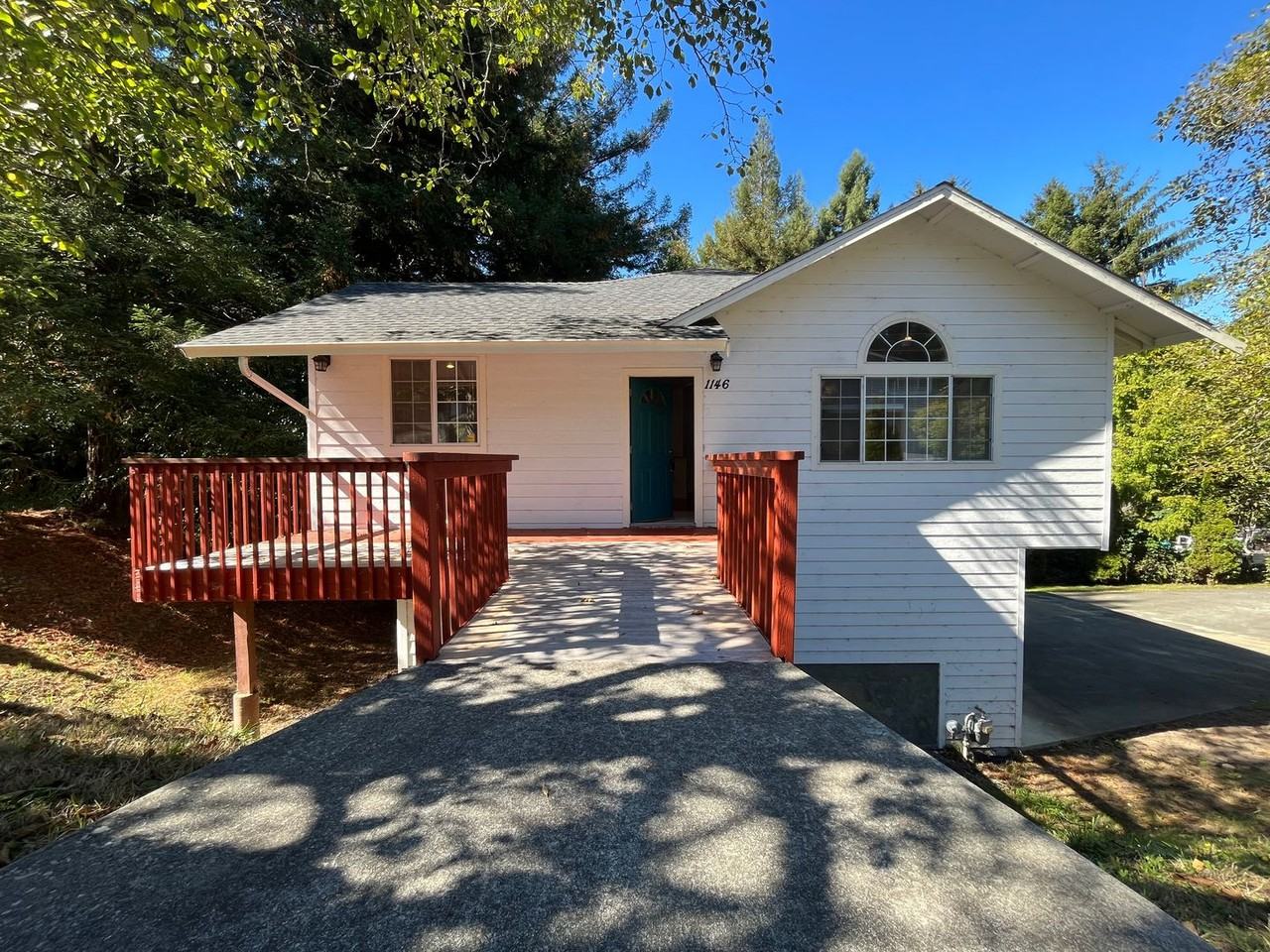 1146 Vista Dr