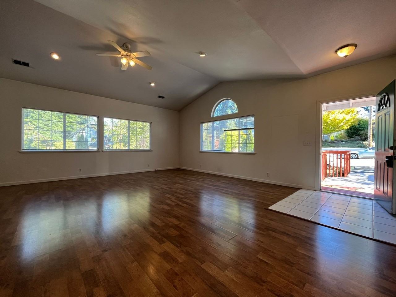 1146 Vista Dr - Photo 2 of 21