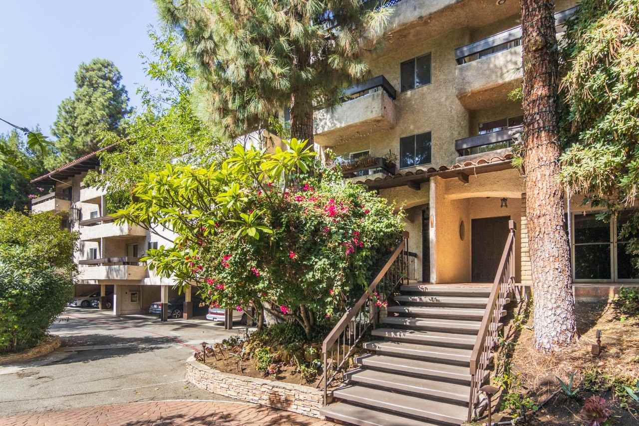 2700 2700 Cahuenga Blvd East No 1303 - Photo 2 of 32