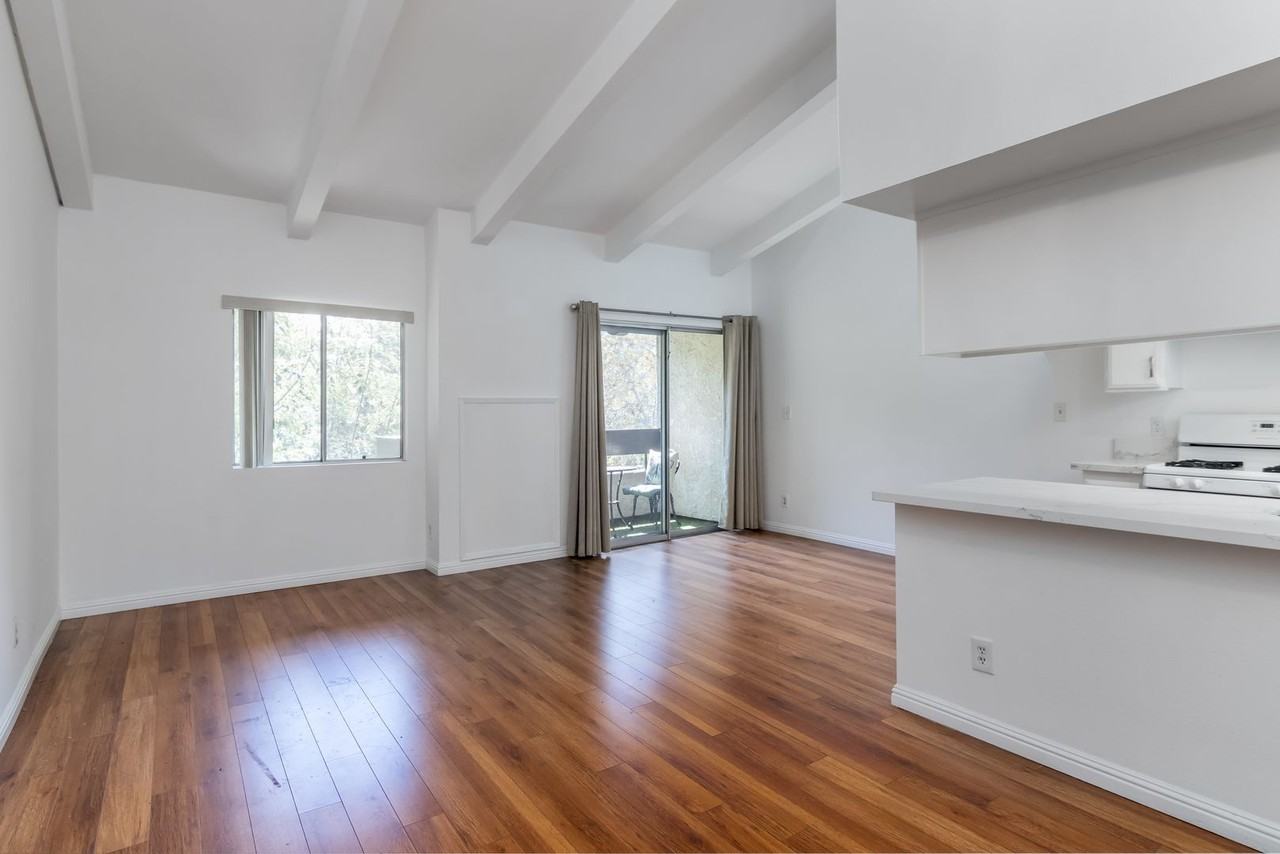 2700 2700 Cahuenga Blvd East No 1303 - Photo 6 of 32