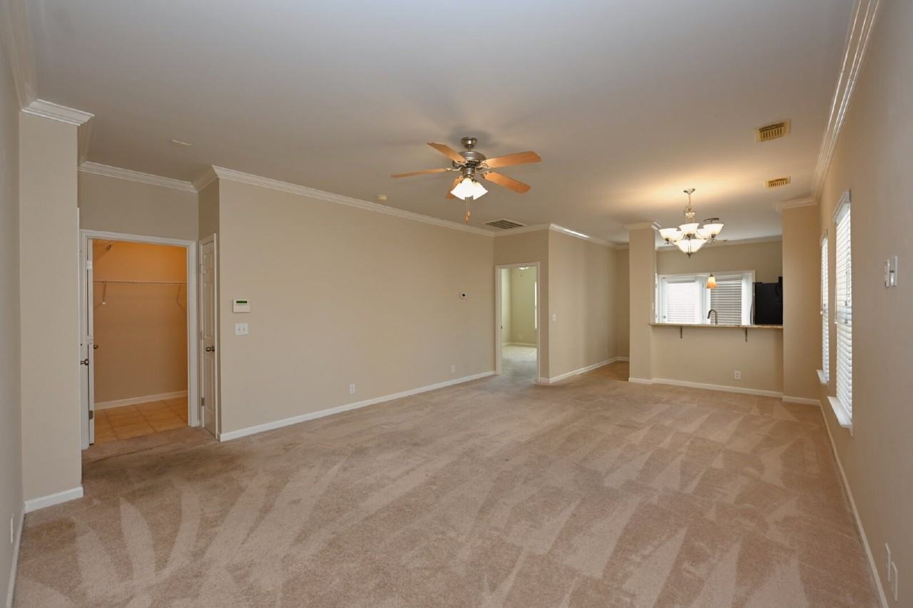 363 Harbor Village Dr - Photo 5 of 34
